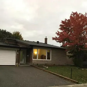 Guest house Private 5 Min Finch West Subway - York