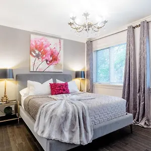 Guest house Downtown Luxury Victorian Retreat